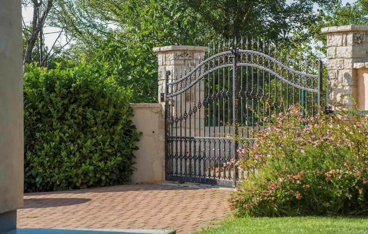 Spacious Villa Nikka With Beautiful Garden And Pool Ladici